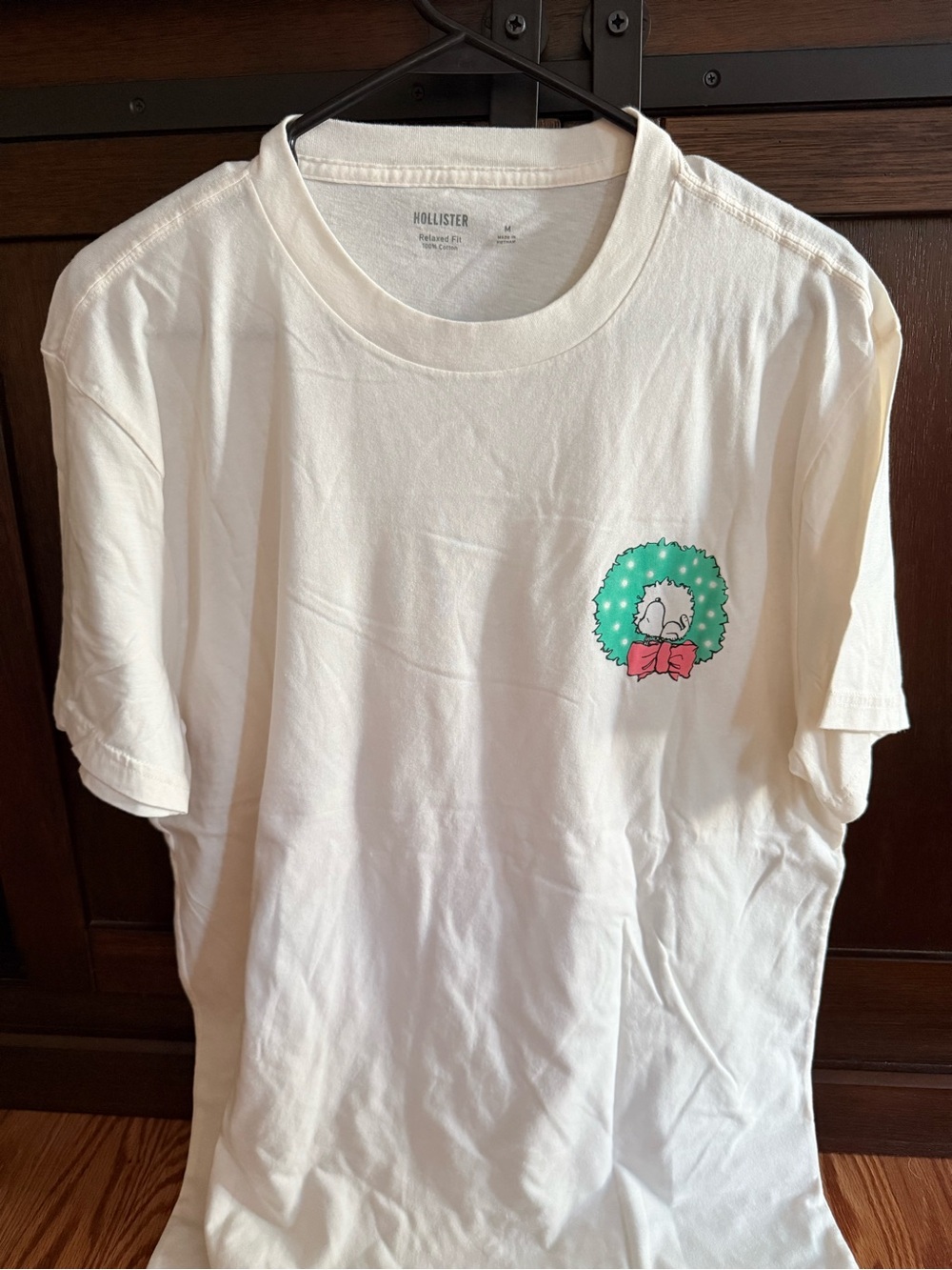 Hollister Cream Graphic Pocket Tee with Green Wreath